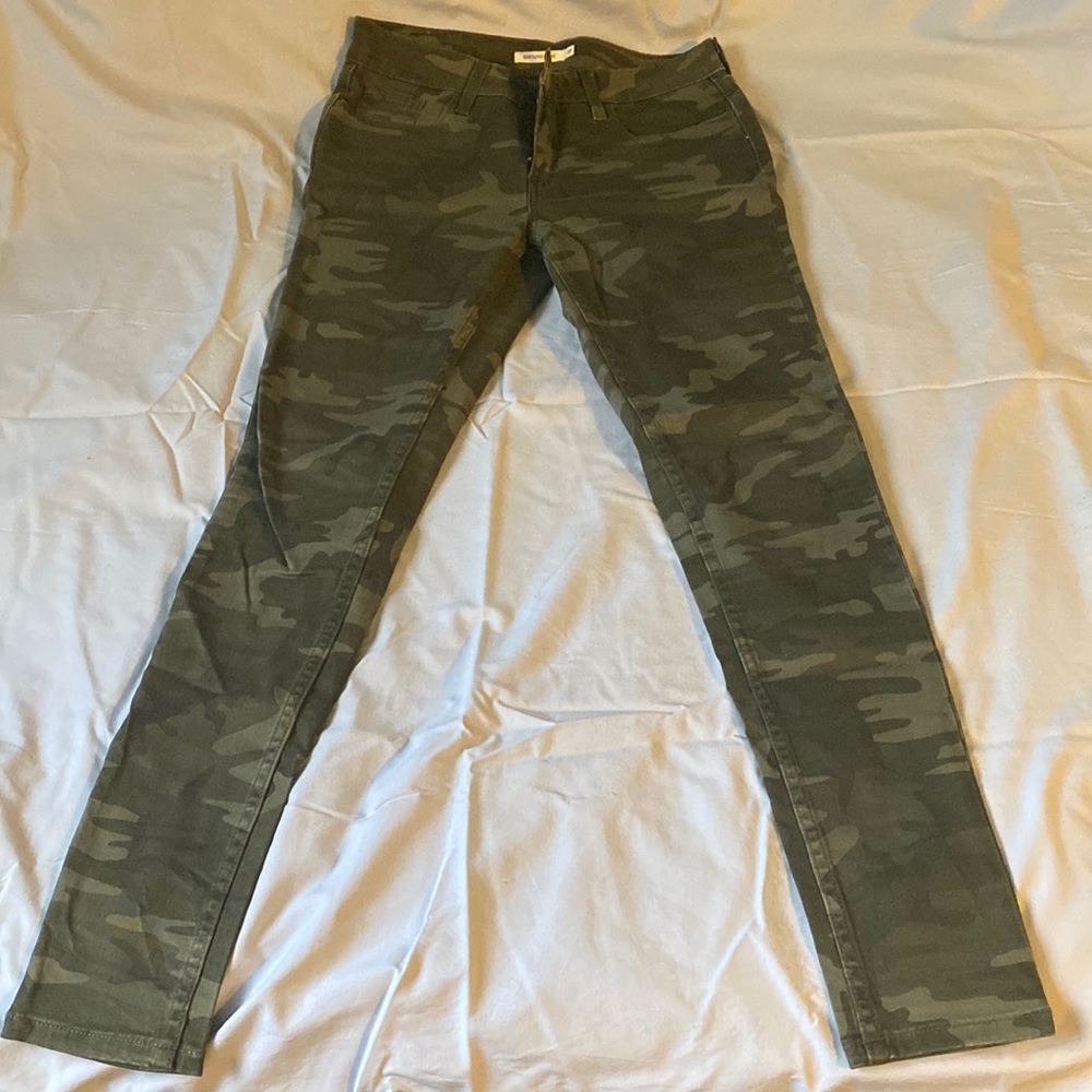 LEVI SKINNY CAMO JEANS SIZE 29